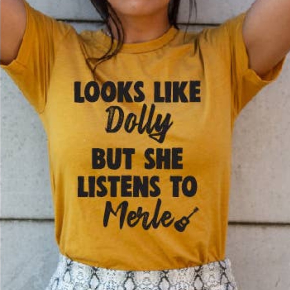 Looks like Dolly tee